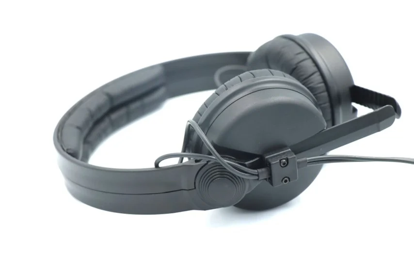 SENNHEISER HD 25をレビュー。DJ用モニターヘッドホンの業界標準機