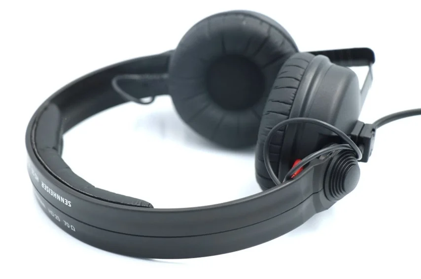 SENNHEISER HD 25をレビュー。DJ用モニターヘッドホンの業界標準機