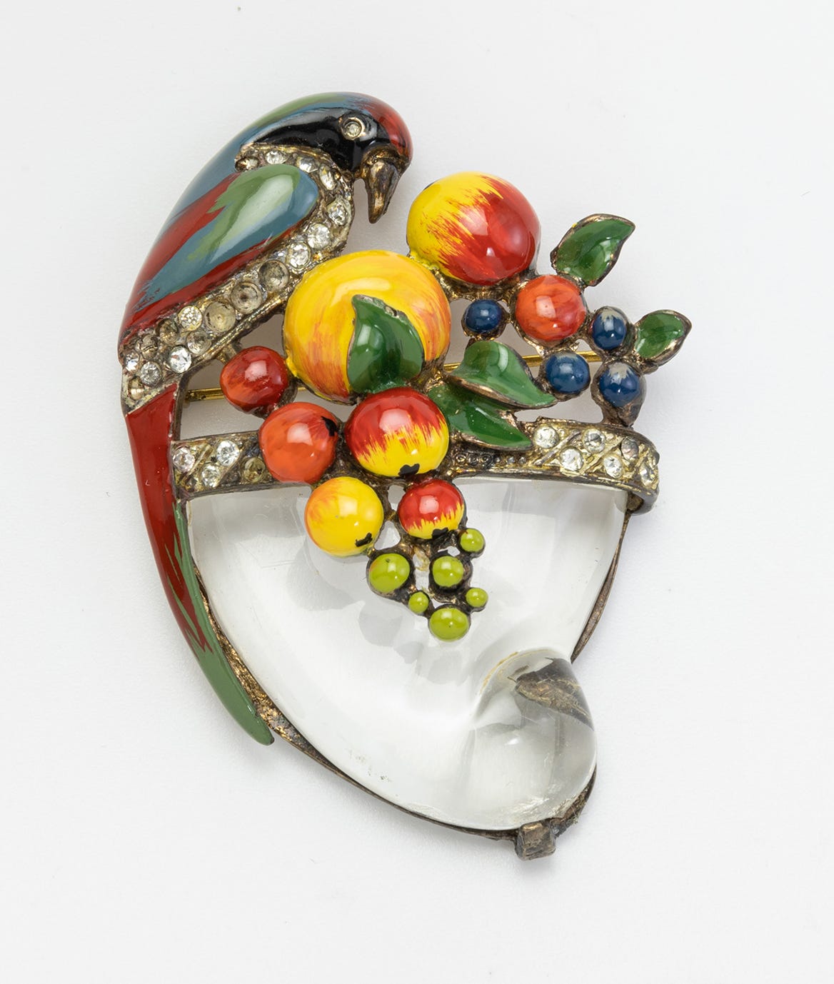 折々の時代の煌めきが現代に蘇る。コスチュームジュエリーの名品展が開催中