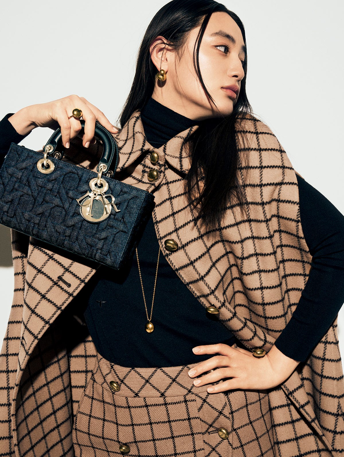 八木莉可子さんがまとうディオールのNEOトラッド