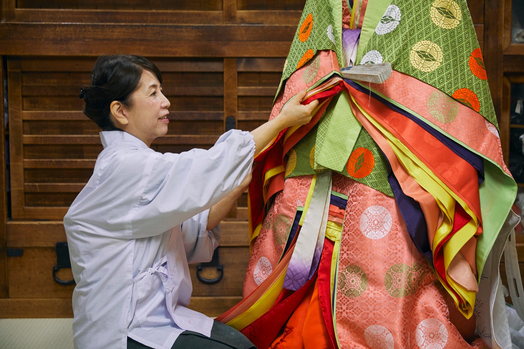 十二単が表す女性の心情。「日本の心」装束を現代につなぐー装束司