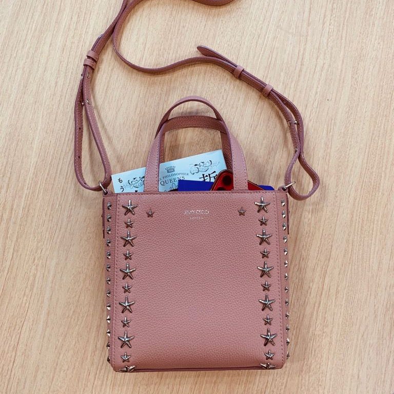 甘さとクールさの絶妙なマッチング！「ジミー チュウ」のスター