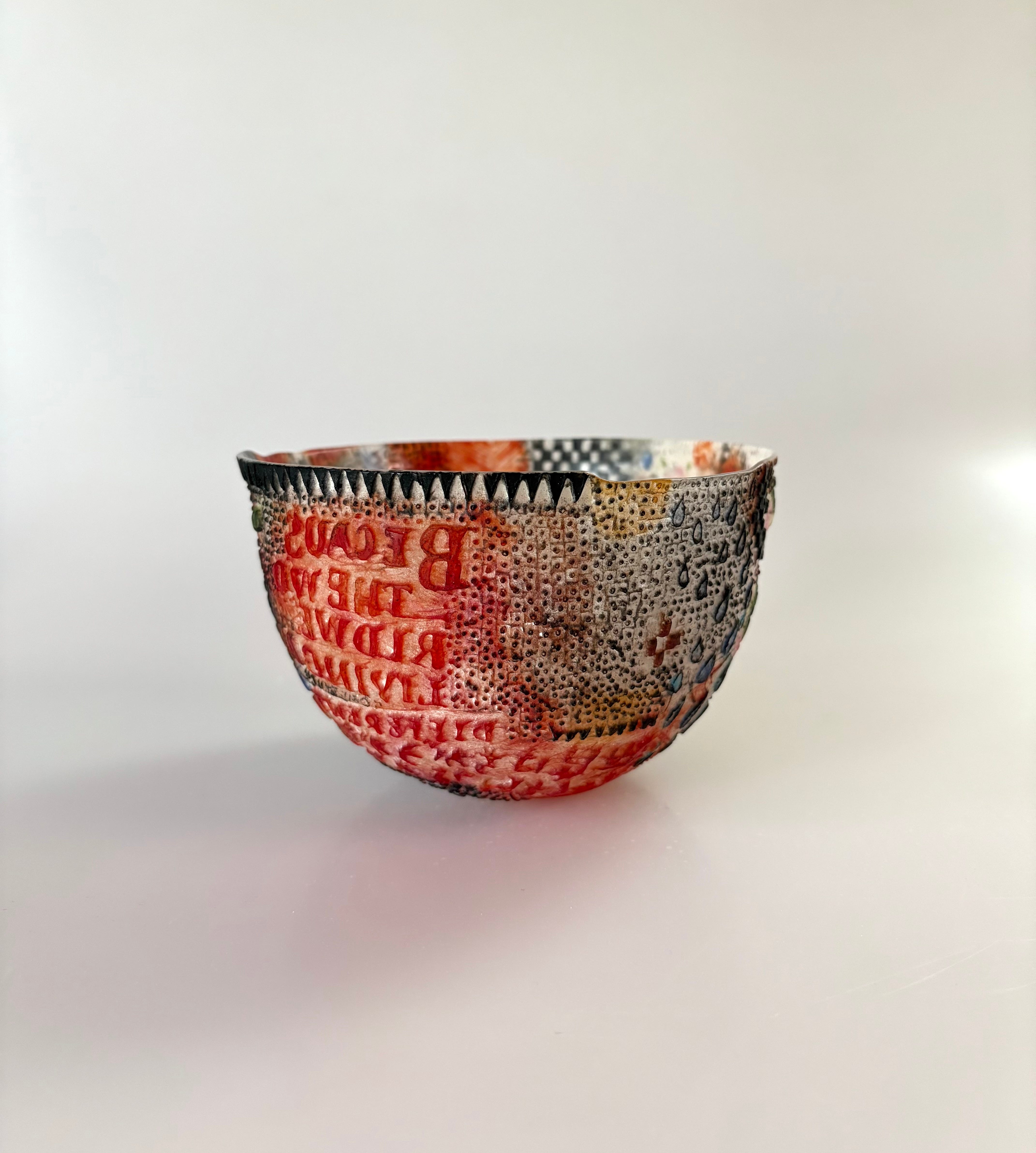 ガラス作家・大室桃生さん｜古代ガラス技法から生まれるファンタジア