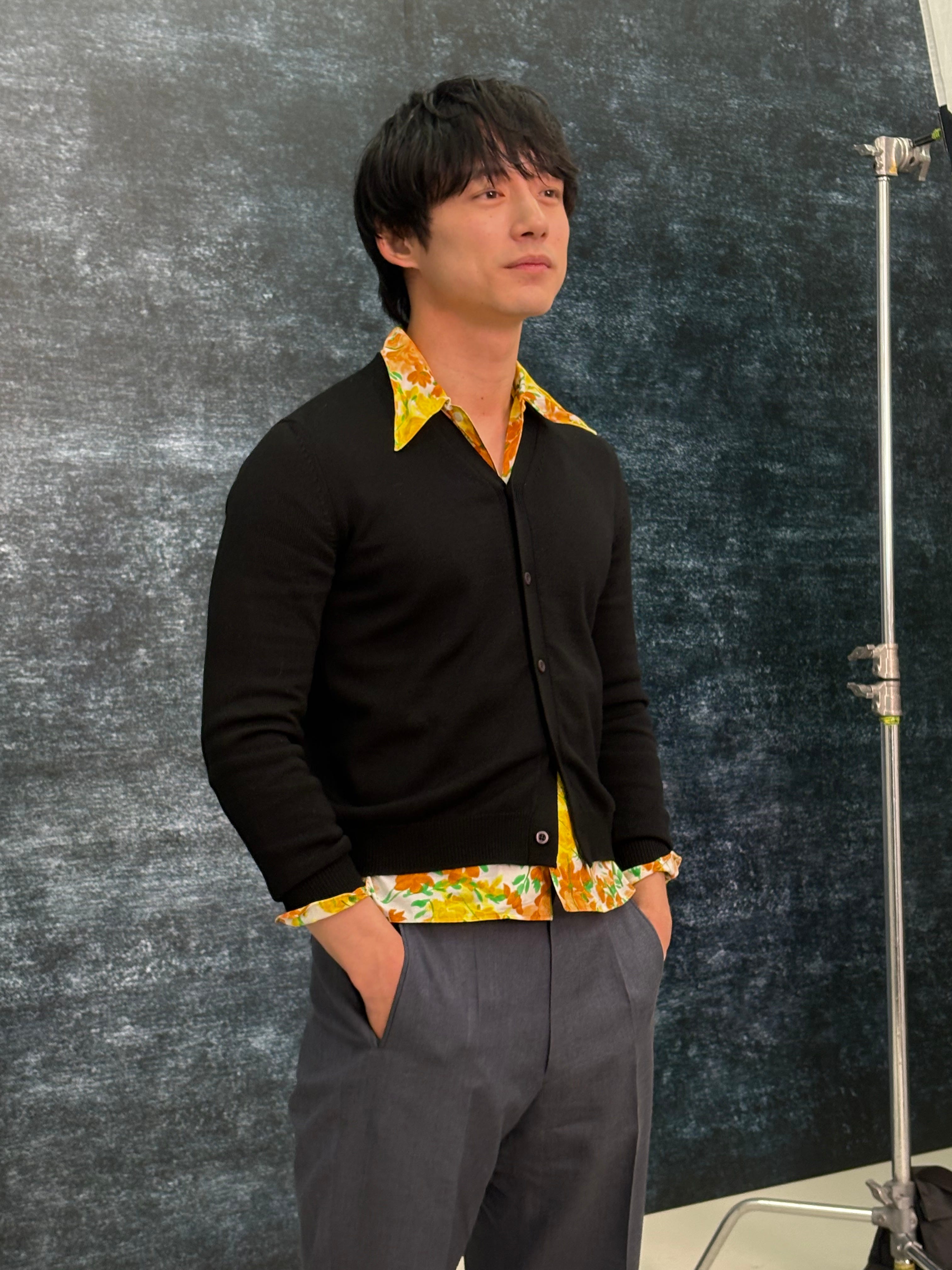 独占】坂口健太郎がミラノに降臨。「プラダ」2025年秋冬メンズ