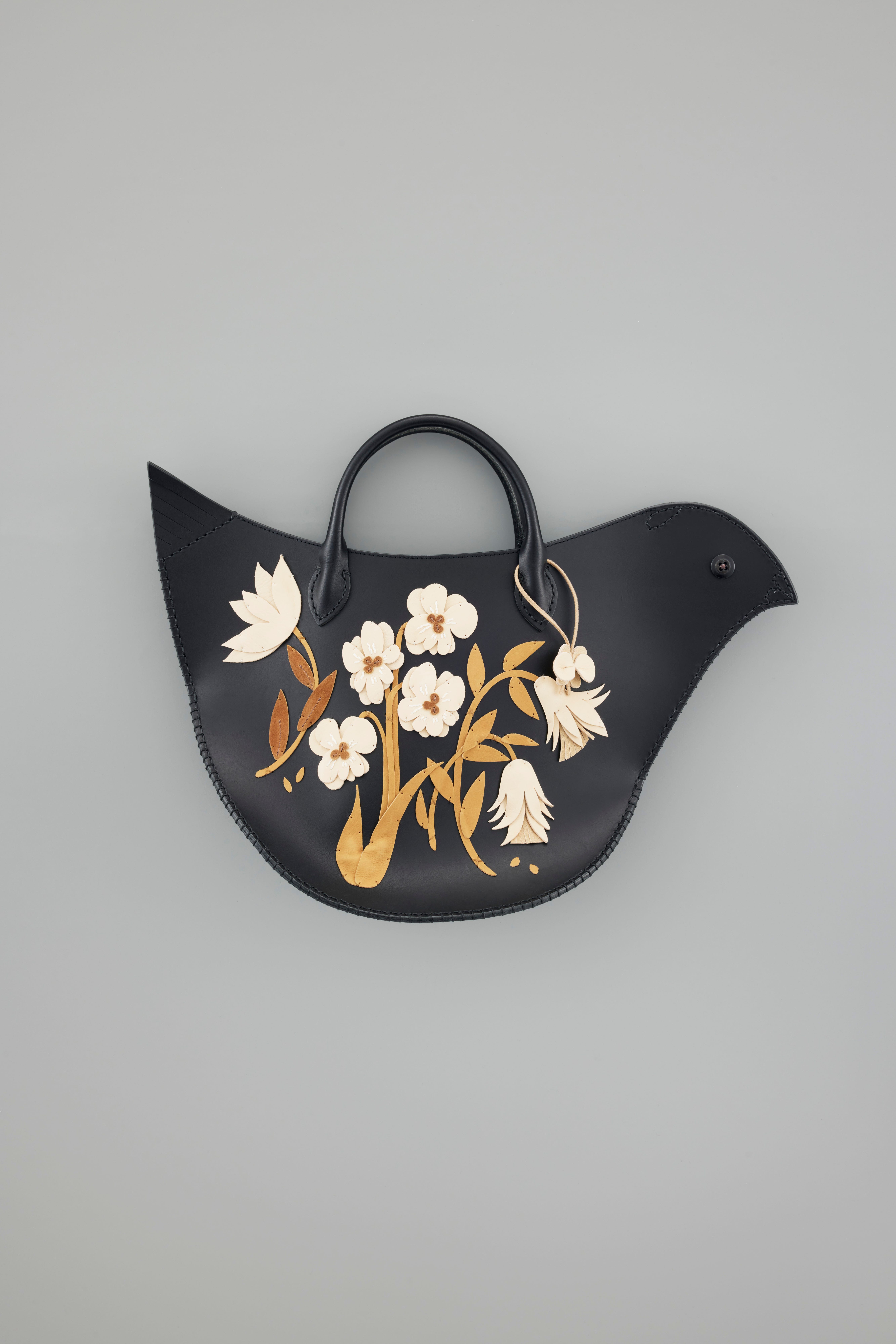 鳥のフォルムが愛らしい「ミナ ペルホネン」定番の“tori bag