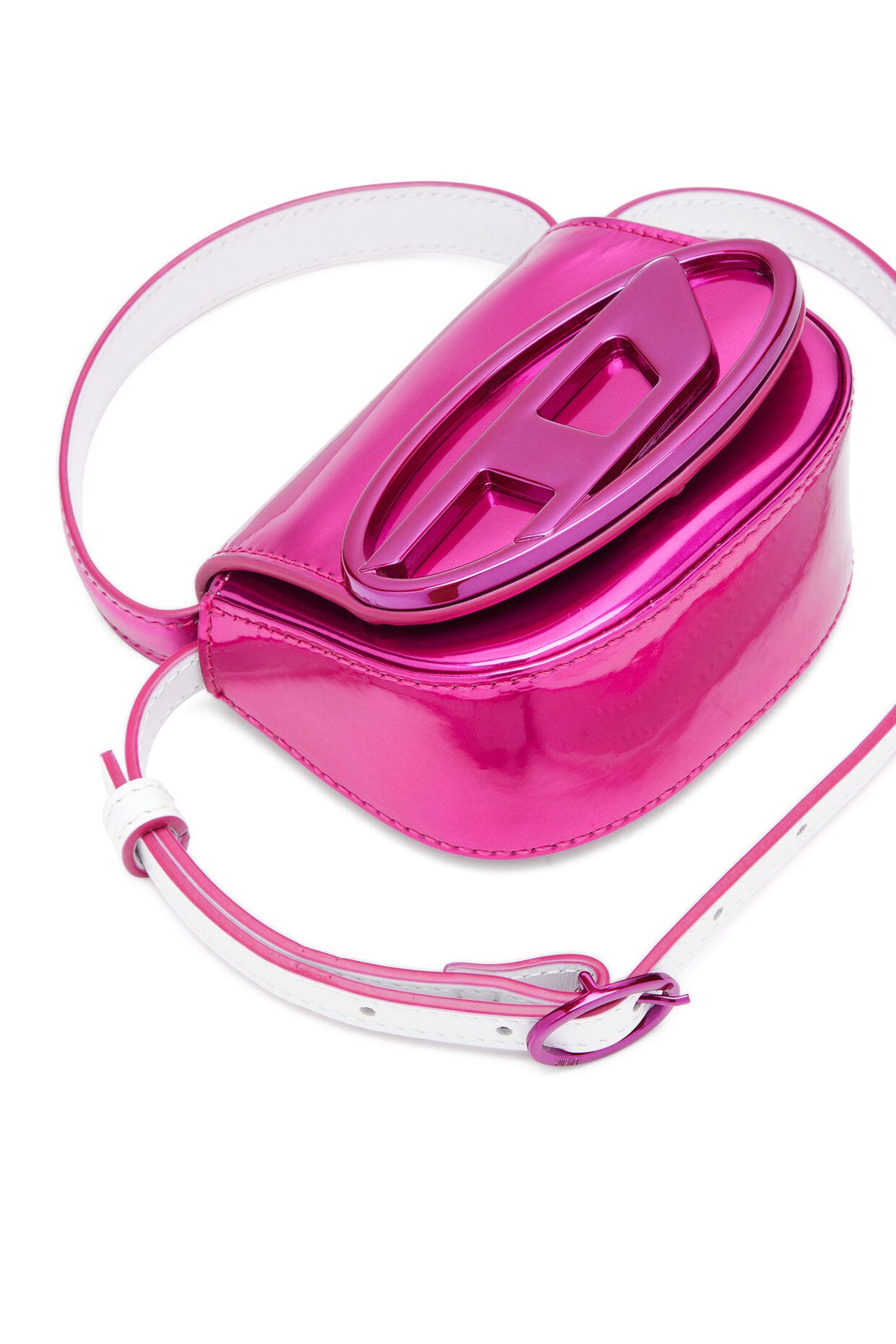 ディーゼル」のアイコンバッグにバレンタイン限定カラーが登場