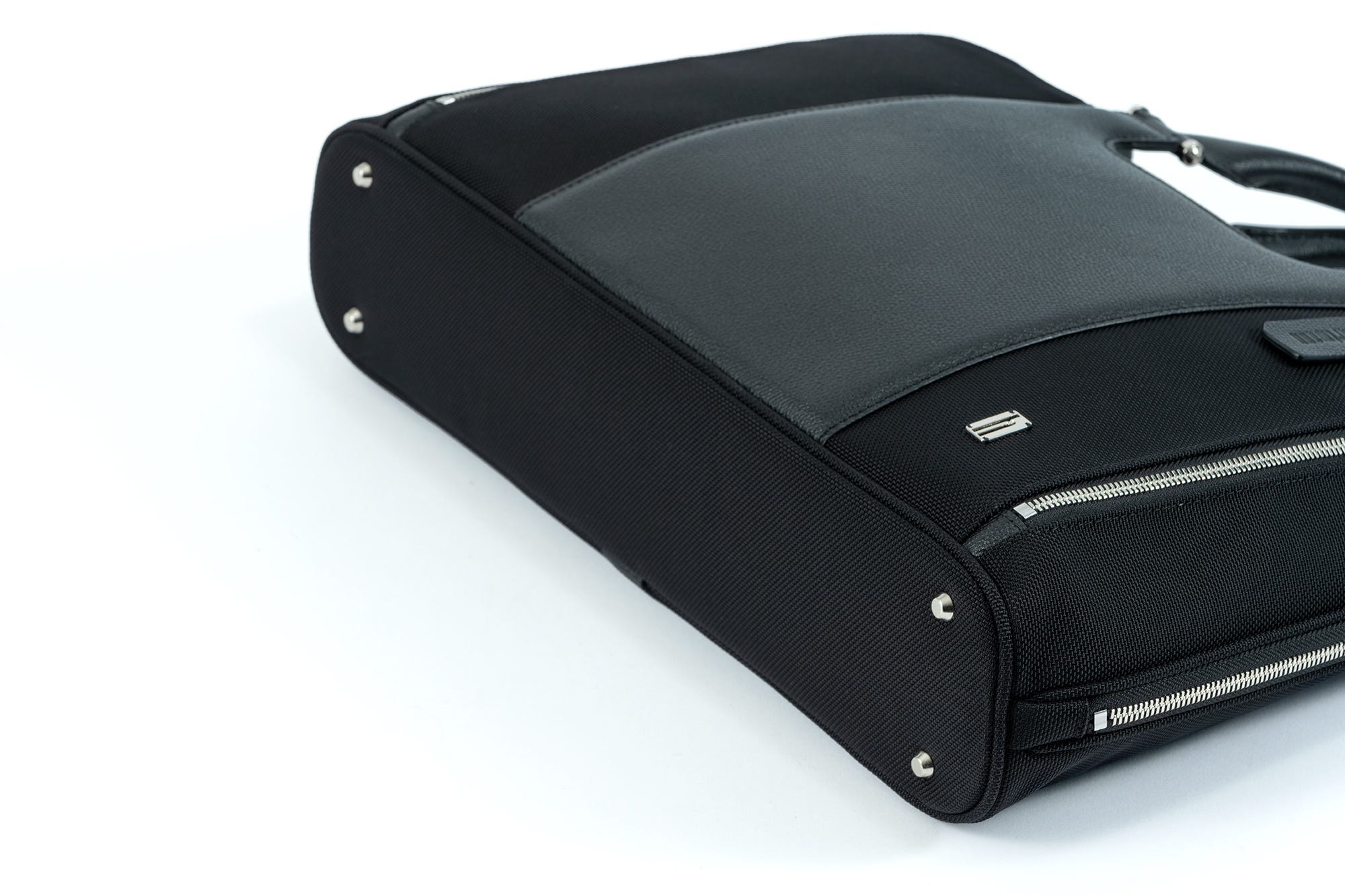 ハートマン「J-BIZ 3」骨太ジェントルマンが選ぶバッグ｜エスクァイア