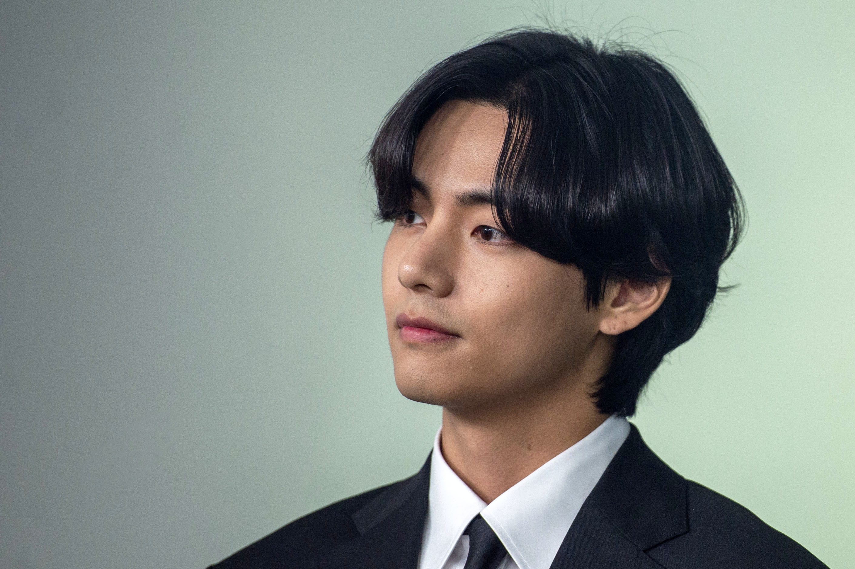 BTSの“顔天才”V（テテ）が見せた、無双の美貌ギャラリー