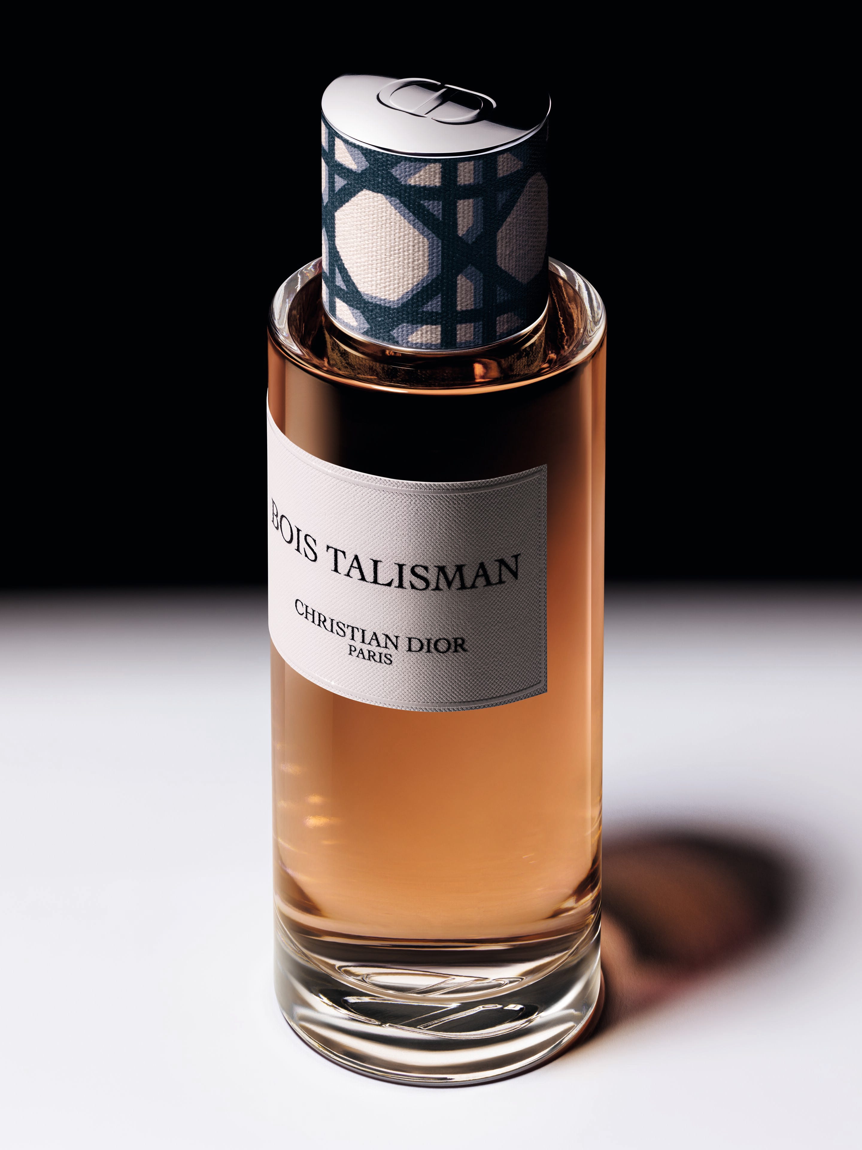 ディオール」のお守りフレグランス“ ボア タリスマン”を深堀り