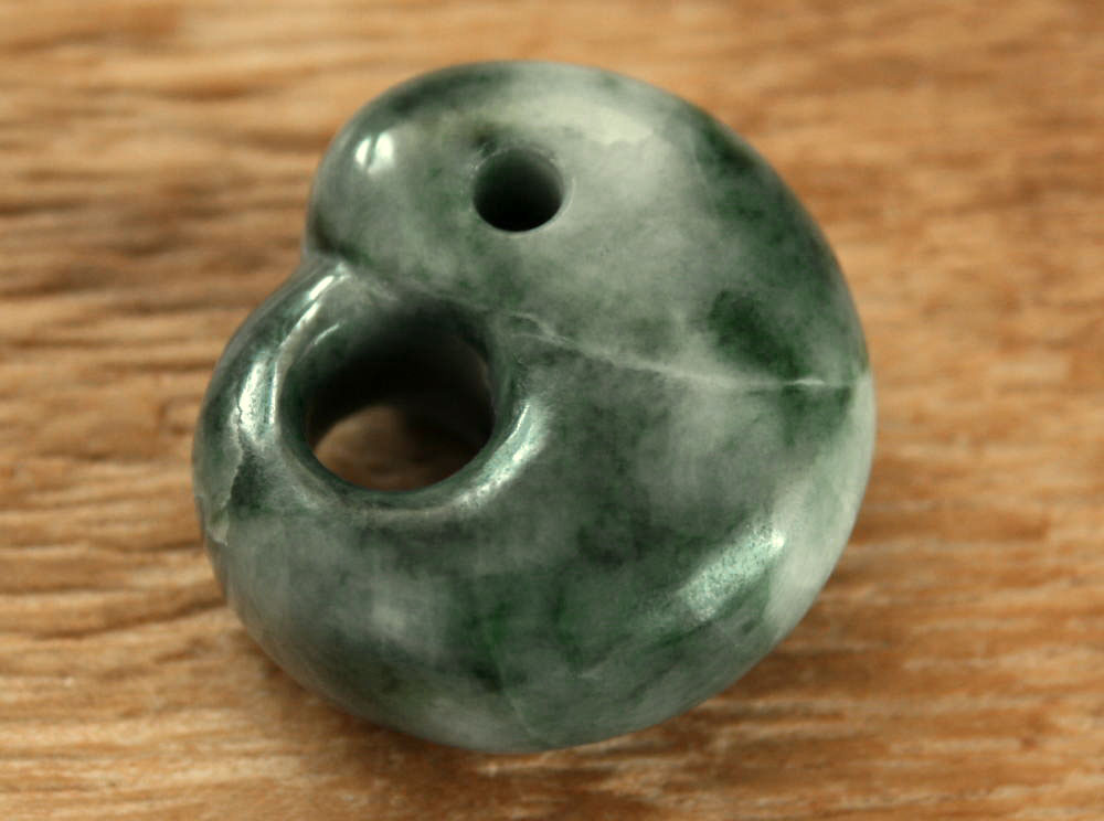 糸魚川翡翠異形勾玉