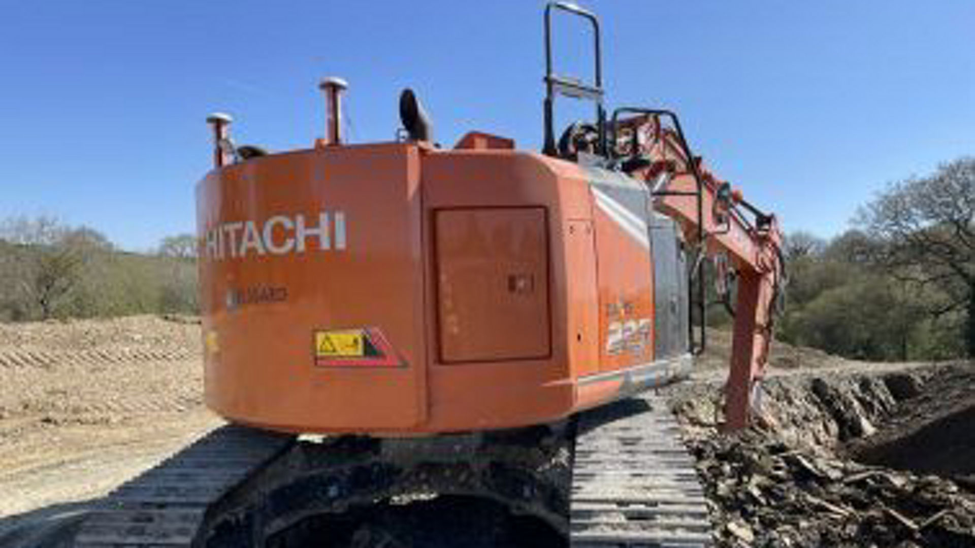 HCMF-Lessard-Hitachi-ZX225USLC