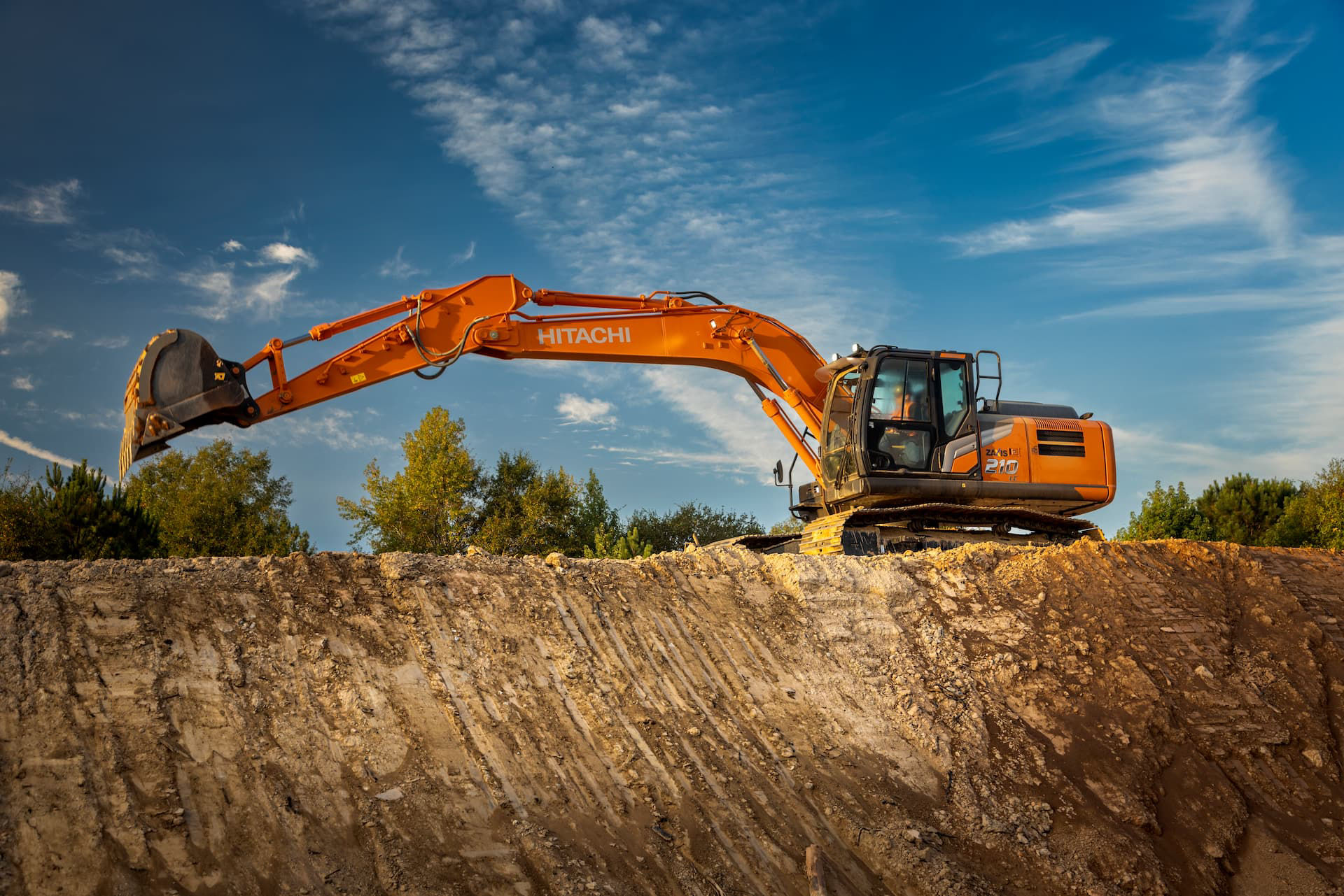 ZX210LC-7H, LA Medium to Large Excavators - Hitachi Construction