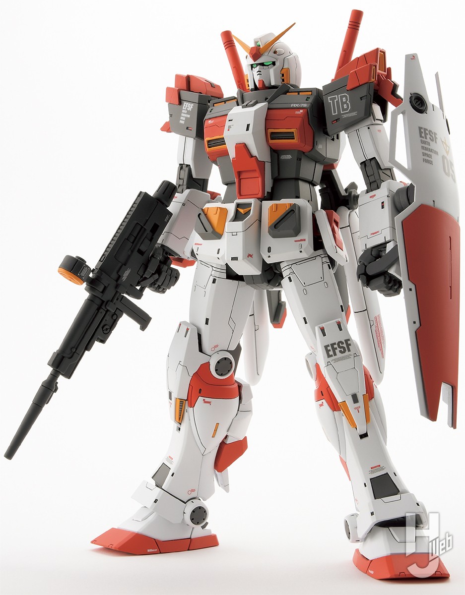 1/100のORIGIN風ガンダム5号機を、ORIGIN版ガンダムとガンダム5号機の