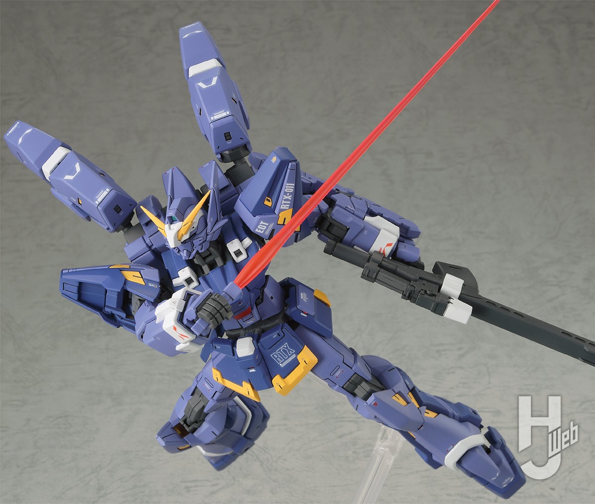 HG ヒュッケバインMk-III」をシャープなディテールと清潔感ある塗装で