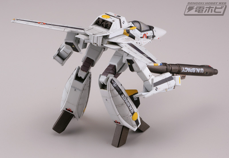 組み立てるだけでカッコいいVF-1が完成！トミーテックの「技MIX