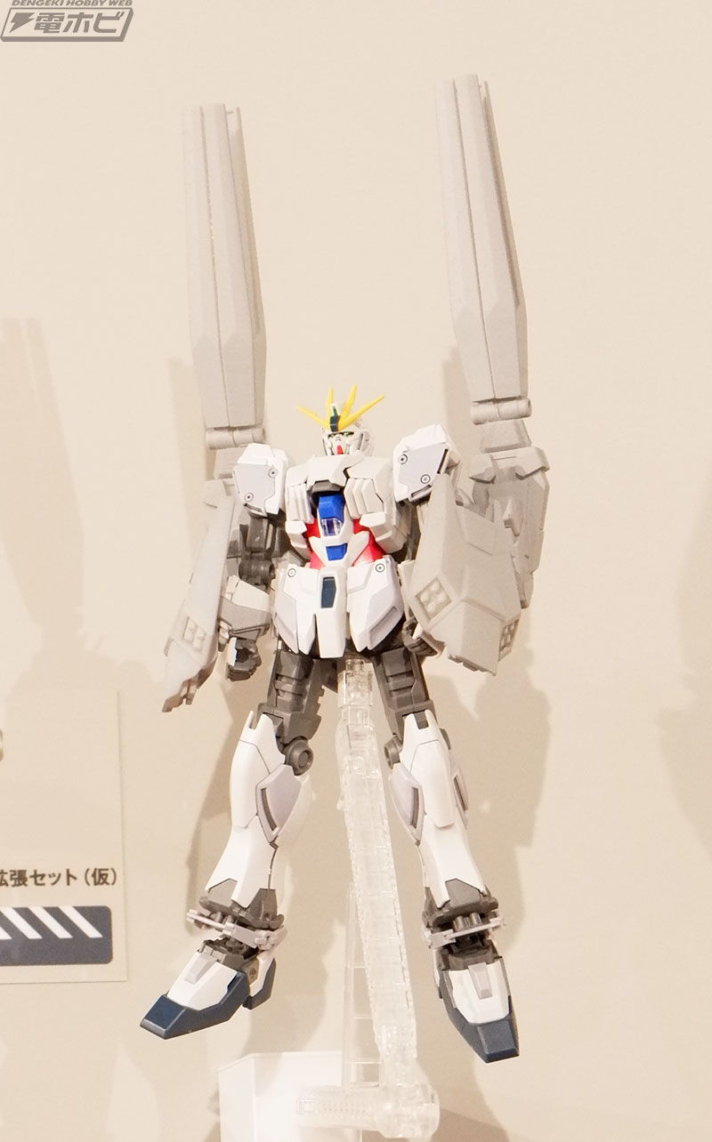 ガンダムNT』のガンプラ「HG ナラティブガンダム B装備」が初展示