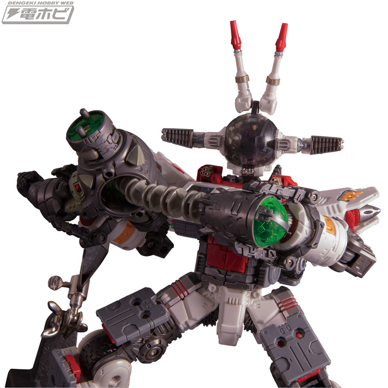 3機のメカが集合合体！ダイアクロン女性隊員専用機、ストライク