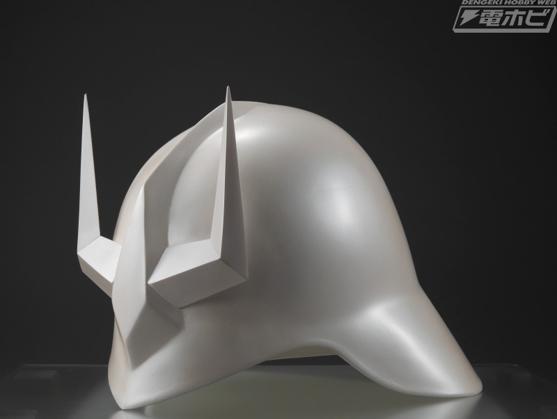 ガンダム』完全新規金型のシャアの1/1スケール「シュタールヘルム」が