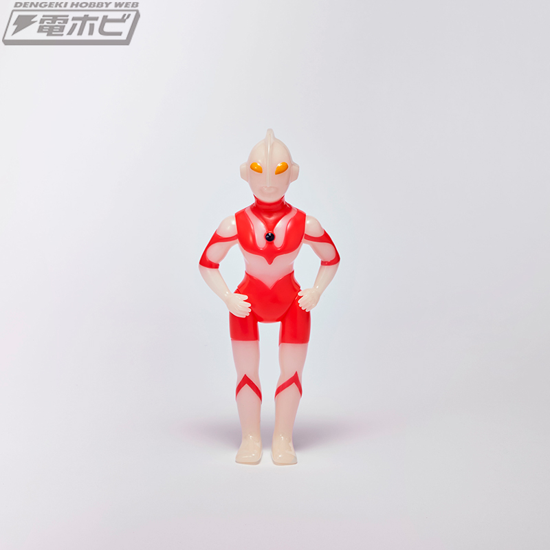 JALのイメージを重ねた特別なカラーリングでウルトラマンとガラモンの