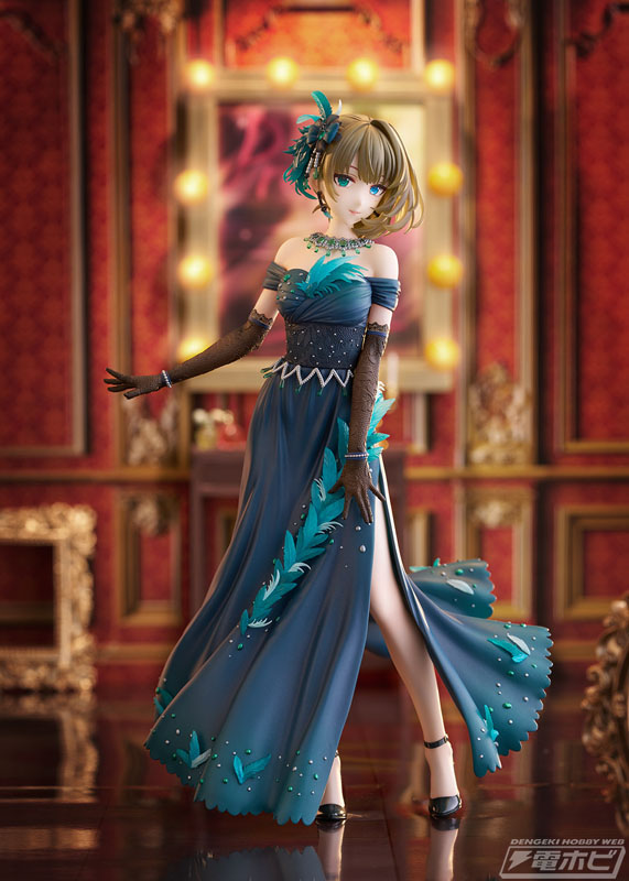 Pretty Liar」時の気高く美しいロングドレス衣装姿で降臨！『アイドル