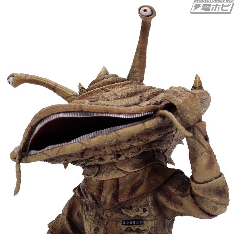 初代カネゴンの特徴を捉えた愛嬌満点のポージングにも注目！『ウルトラ