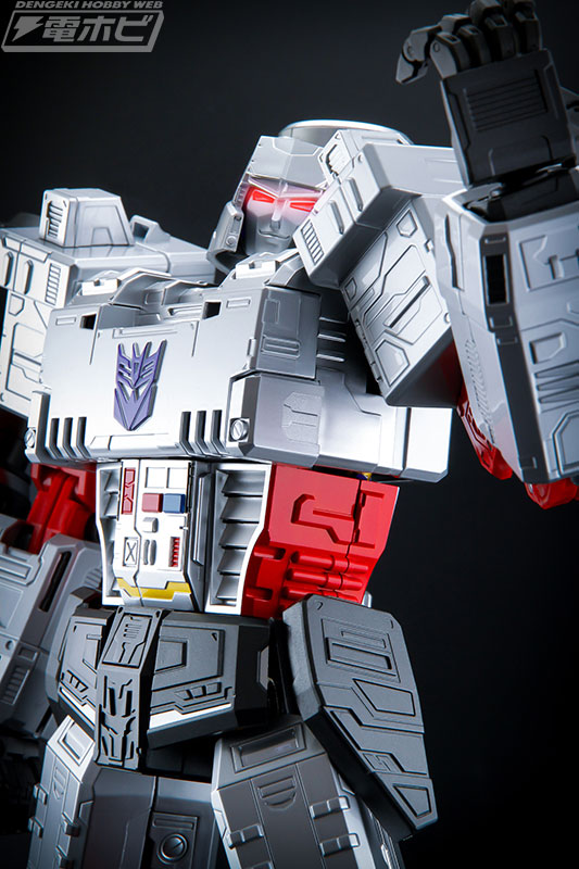 ビッグサイズ＆発光・ボイス機能搭載！「破壊大帝メガトロン」のダイ