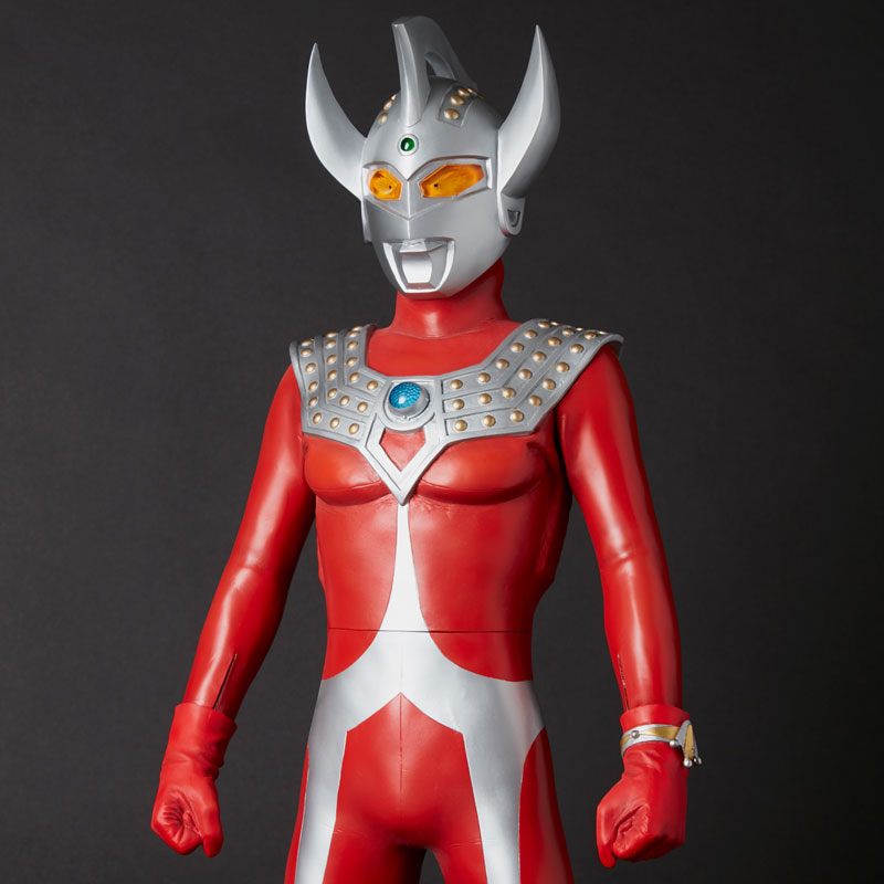 ウルトラマンタロウが全高約52センチの大ボリュームでギガンティック