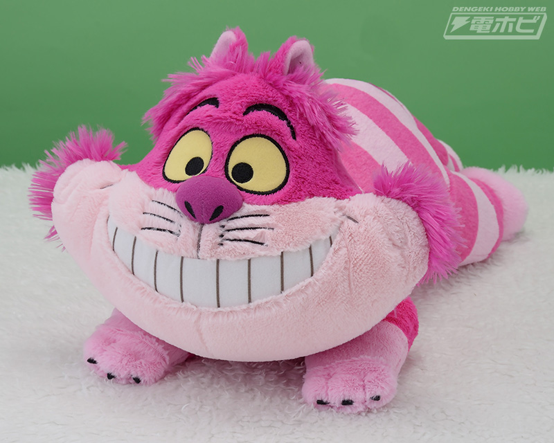 ふしぎの国のアリス』70周年を祝う「チェシャ猫」の大きなぬいぐるみが