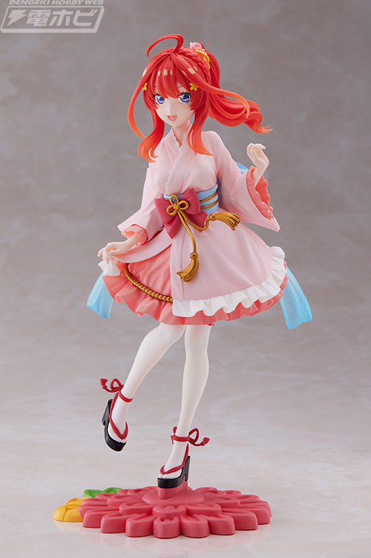 無邪気な笑顔がチャーミング！映画『五等分の花嫁』中野五月がミニスカ