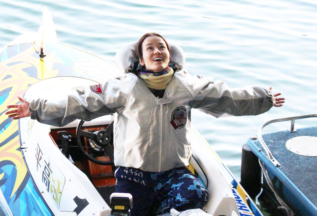 第1回スピードクイーンメモリアル 平高奈菜選手直筆サイン入りプロペラ