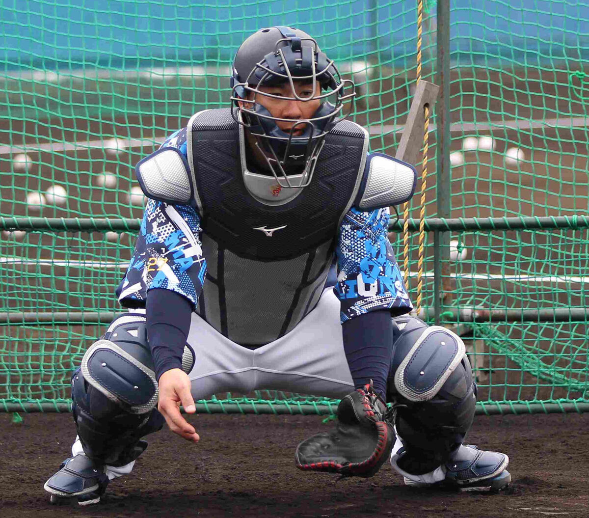 西武】捕手陣が炭谷銀仁朗捕手の前日のホームランボールを使って守備