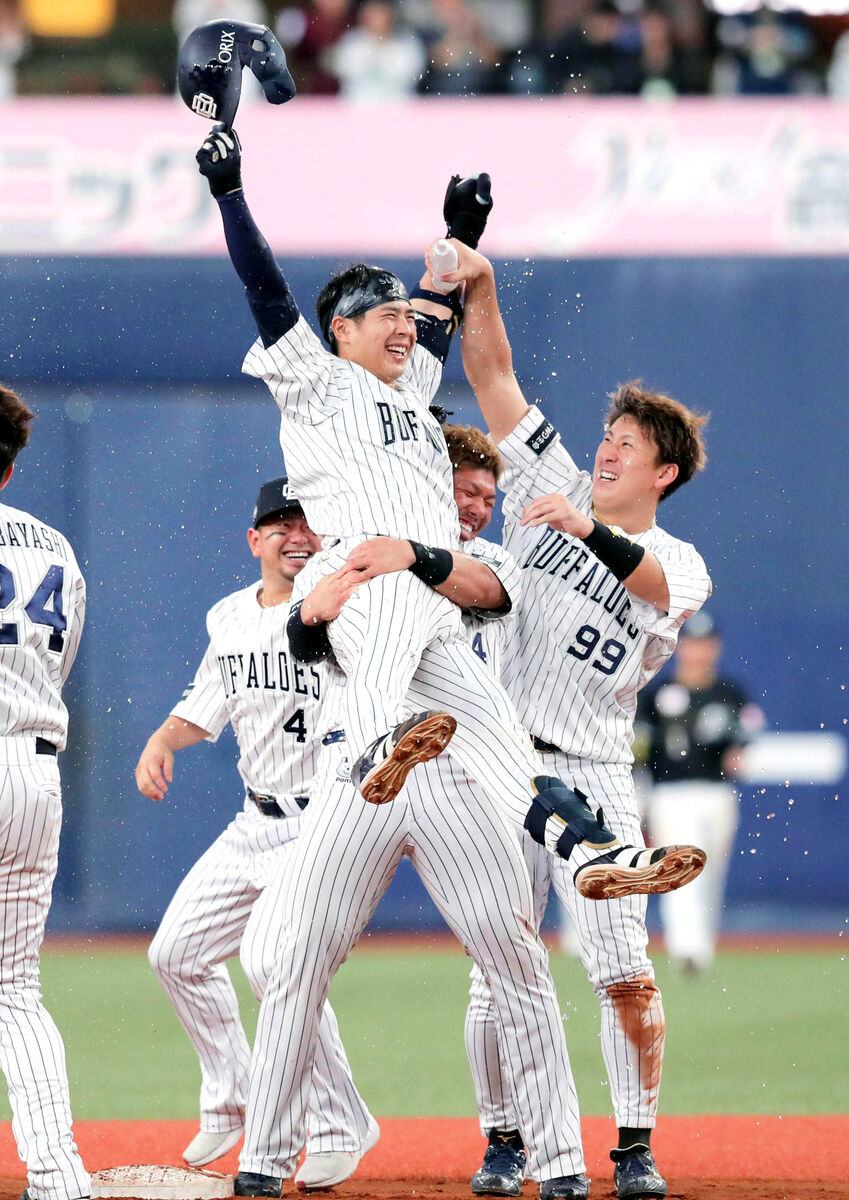 オリックス】若月健矢捕手のサヨナラ打で首位タイ浮上 同い年の森友哉