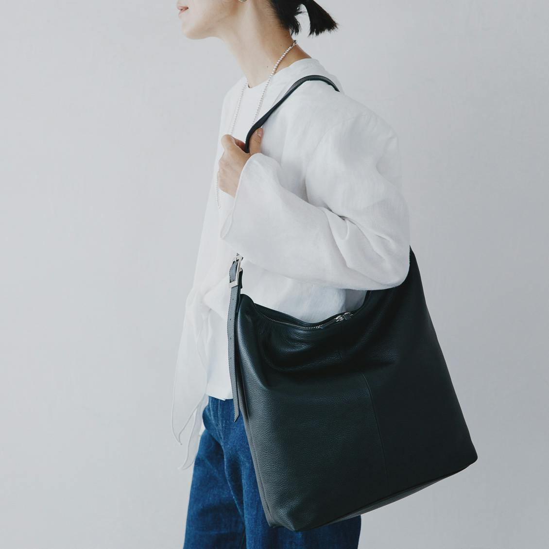 新商品】たっぷり入って、すっきり収まる。オンオフ頼れる「レザー