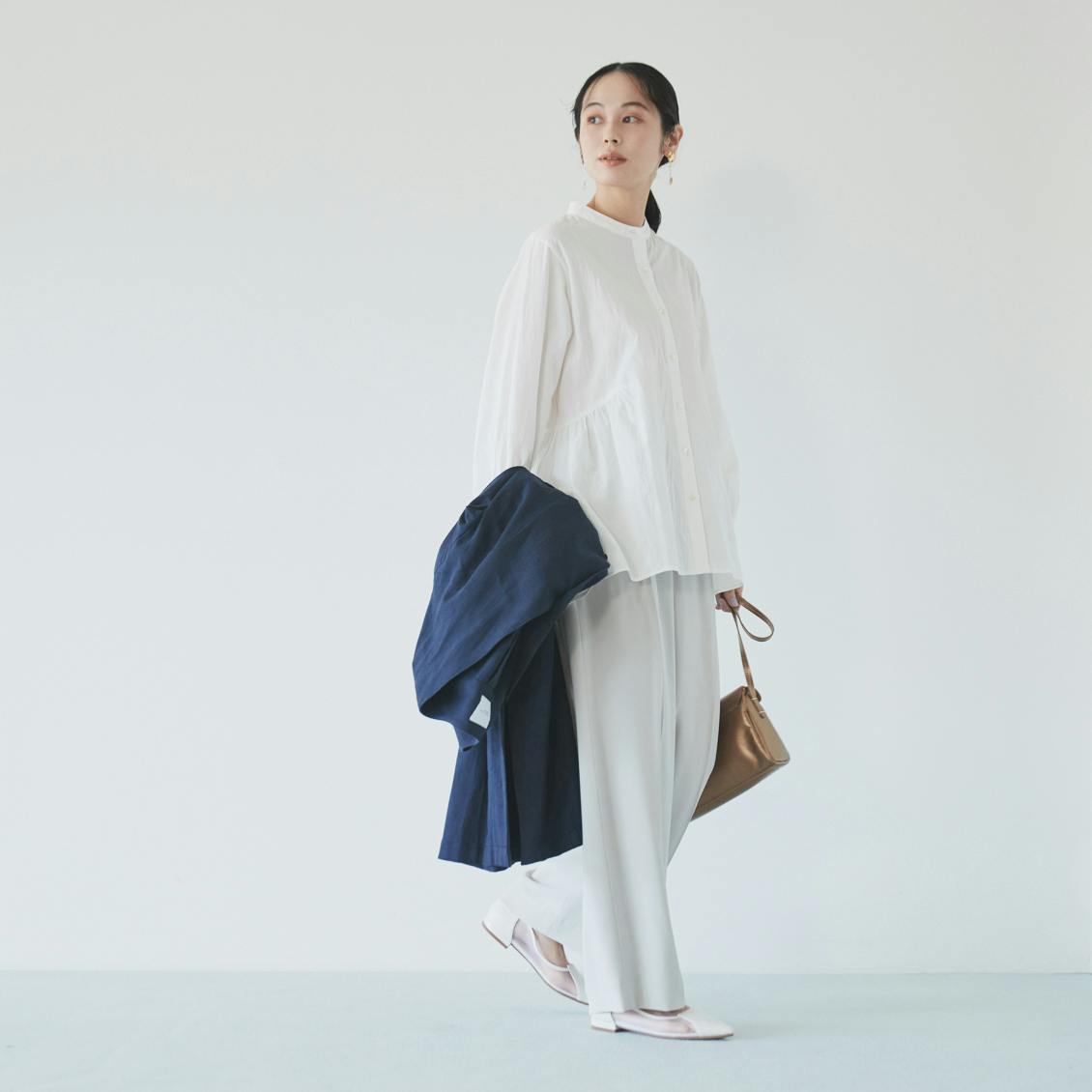 洗いざらしで着られるサイドギャザーブラウス - 北欧、暮らしの道具店