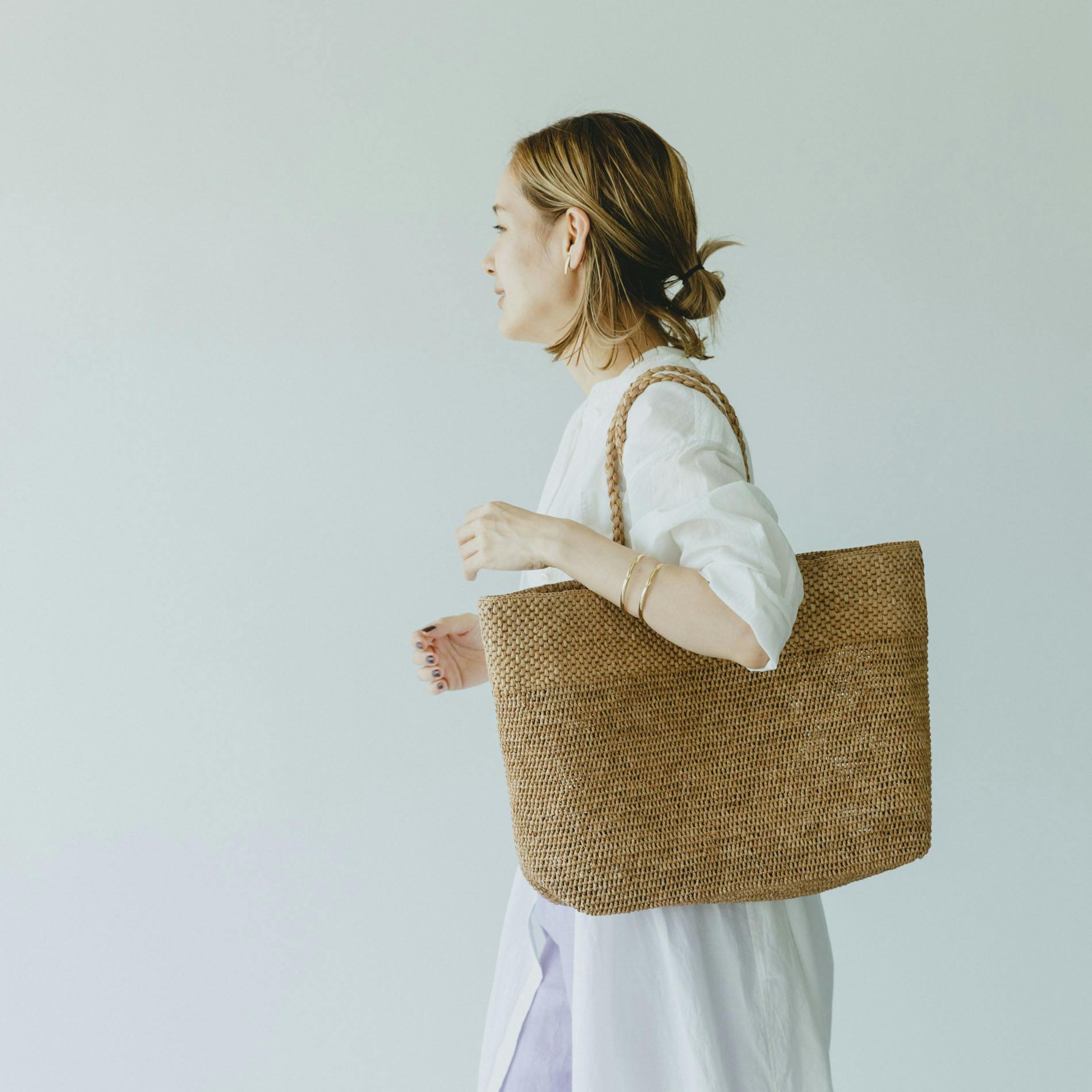 ラフィアのトートバッグ（横長） - 北欧、暮らしの道具店