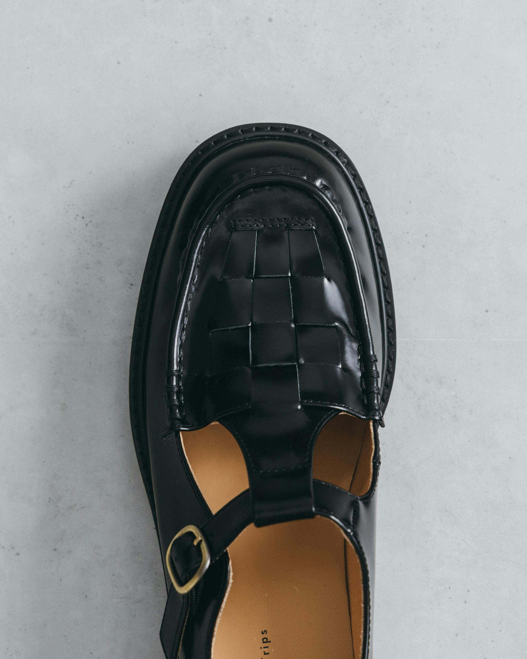 つま先踊る、大人の相棒」こだわりソールのTストラップシューズ / 牛革