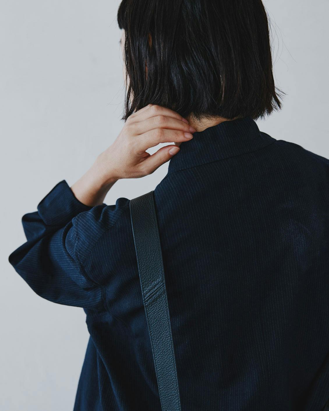 オンオフ頼れる、レザーのショルダーバッグ - 北欧、暮らしの道具店