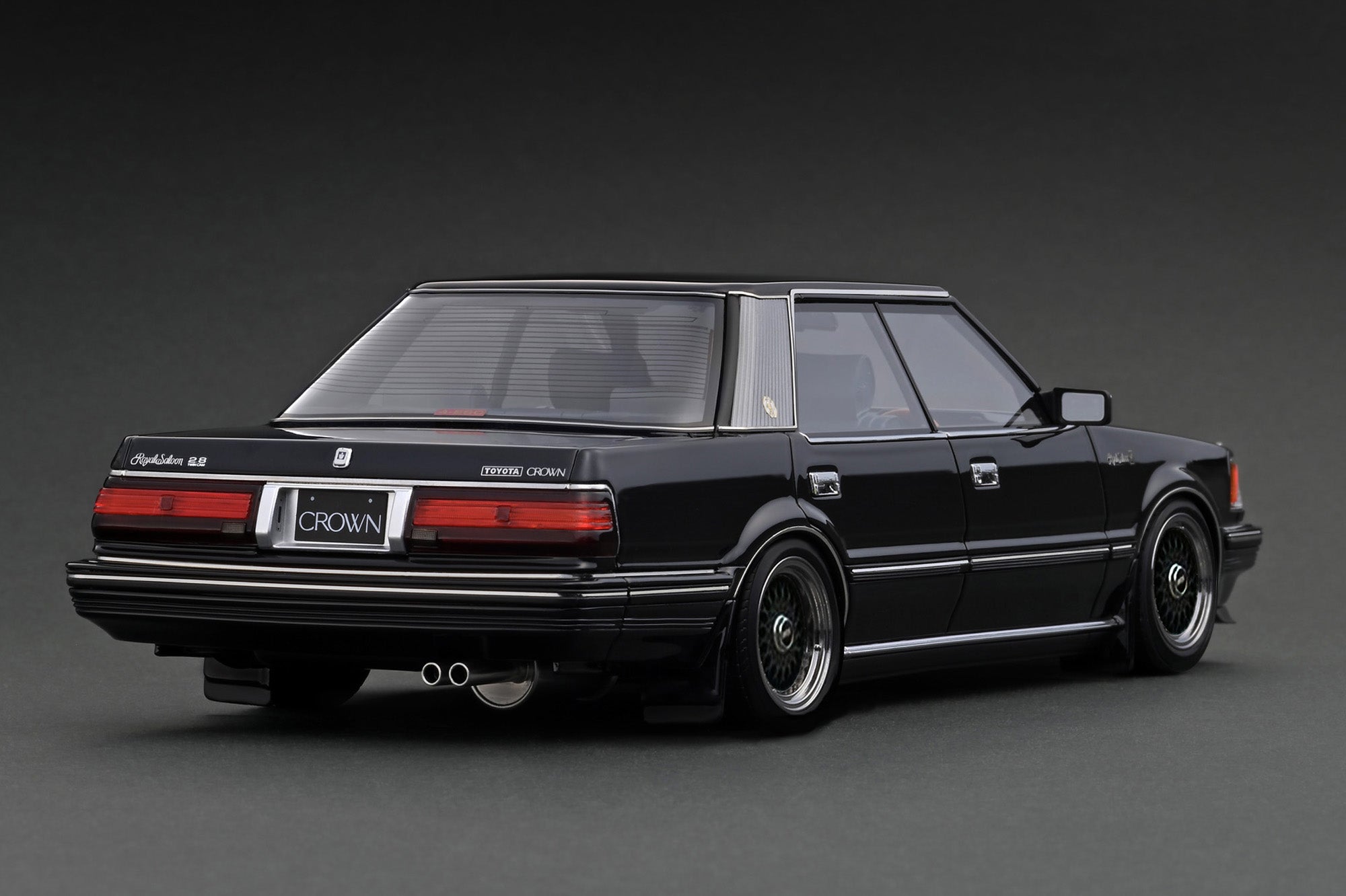 Ignition Model 1:18 Toyota Crown 2.8 Royal Saloon G (120) (3