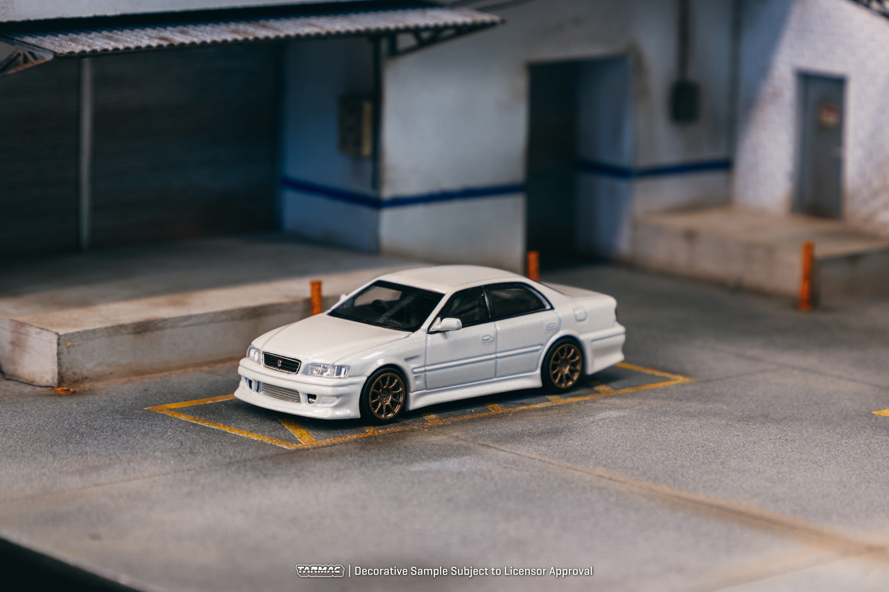 Tarmac Works 1:64 VERTEX Toyota Chaser JZX100 White Metallic T64G