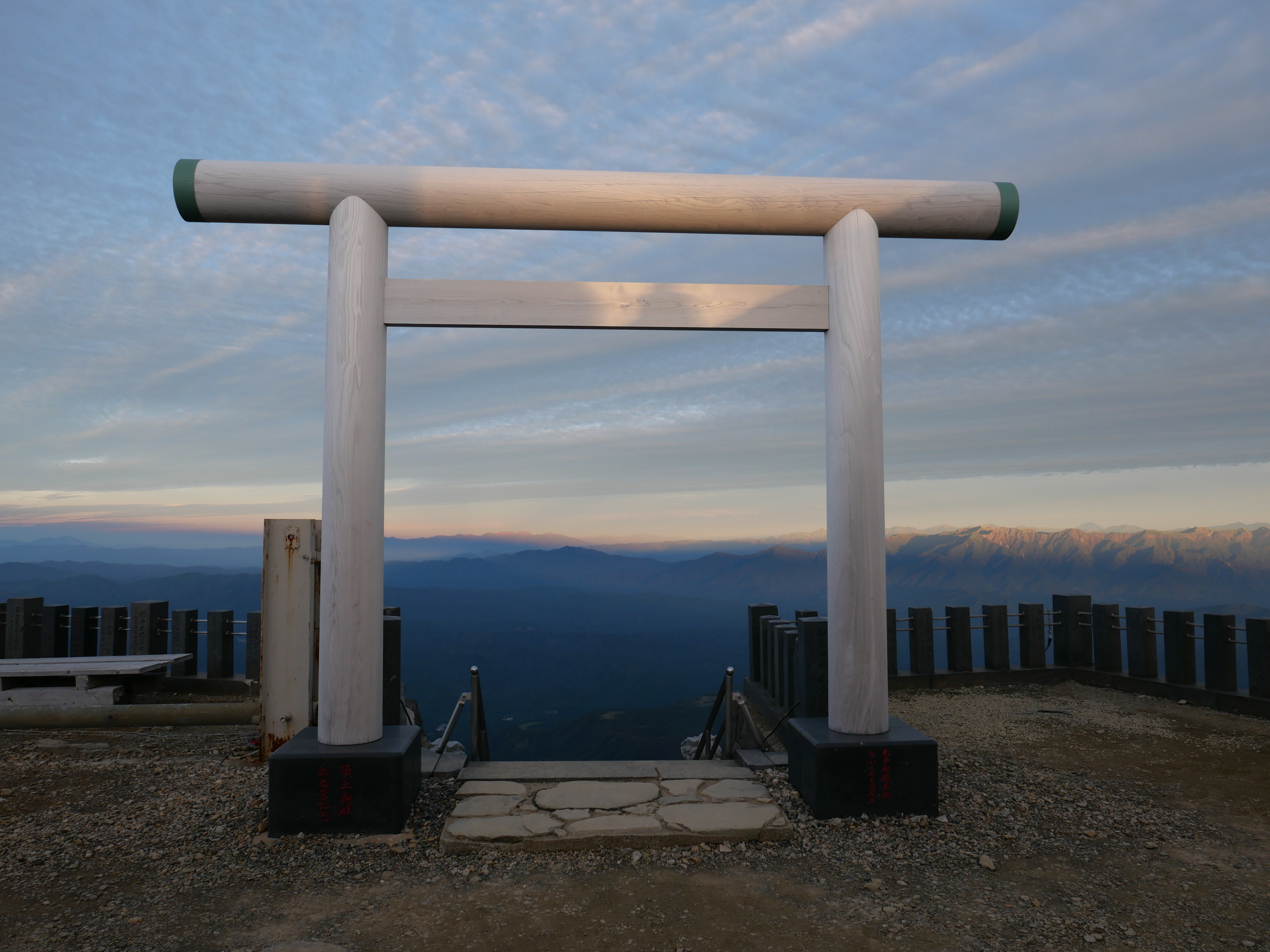 黒沢口第二十二番 頂上奥社 | 角笛山空間