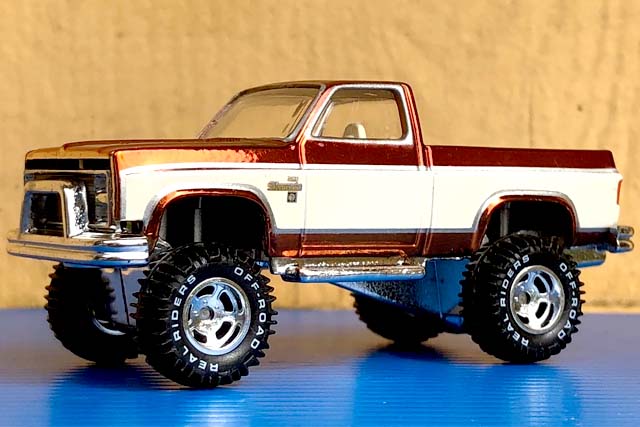 THROWBACK COLLECTION '83 CHEVY SILVERADOのレビュー！レトロ懐かしい