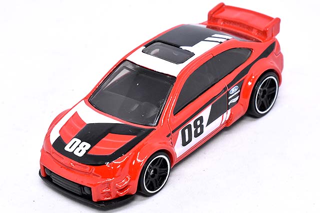 08 FORD FOCUSのレビュー！夜の首都高を攻められそうな、欧州フォード