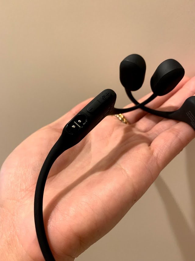 骨伝導イヤホンAfterShokz AEROPEX レビュー・通話も完璧！