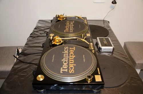 Technics Sl 1200 Gold Limited Edition (par) Preta E Gold