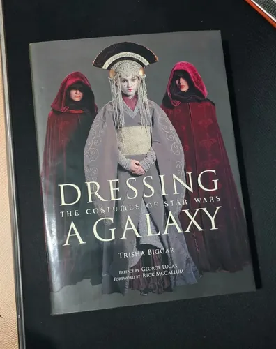Star Wars - Dressing A Galaxy The Costumes Of Star Wars (muito