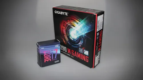 Kit Processador I7 9700k + Placa-mãe Gigabyte Z390m Gaming Preto