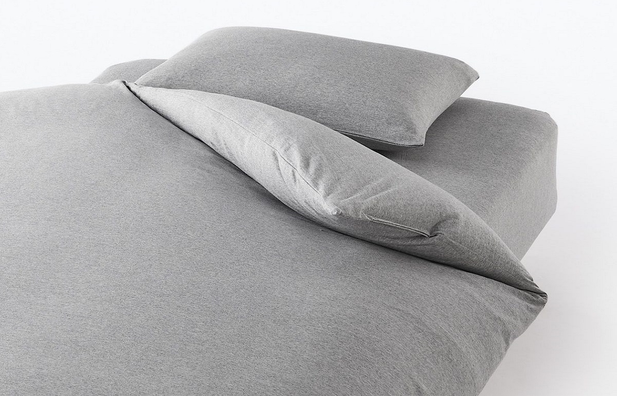 体に沿う設計・防ダニ・洗える…【無印良品】の布団が人気。布団カバー