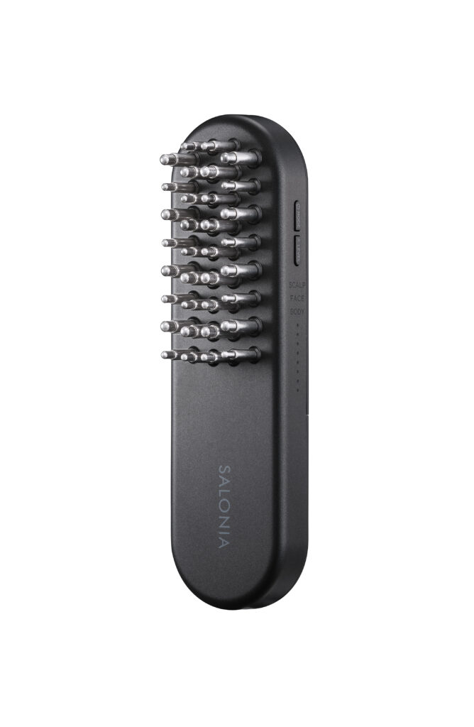 SALONIA、筋トレ発想の美顔器「EMS リフトブラシ 3D ケア」11 月 1 日