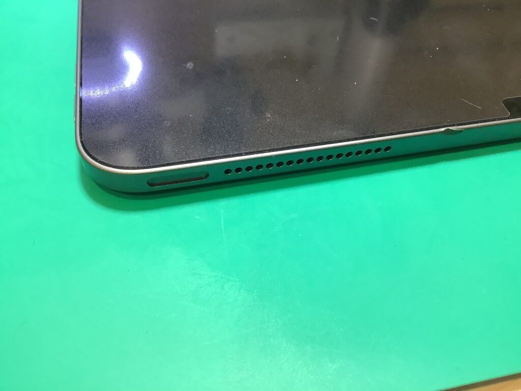 iPad Pro 12.9 4世代の電源ボタンの陥没修理の事例】小山でiPad 修理