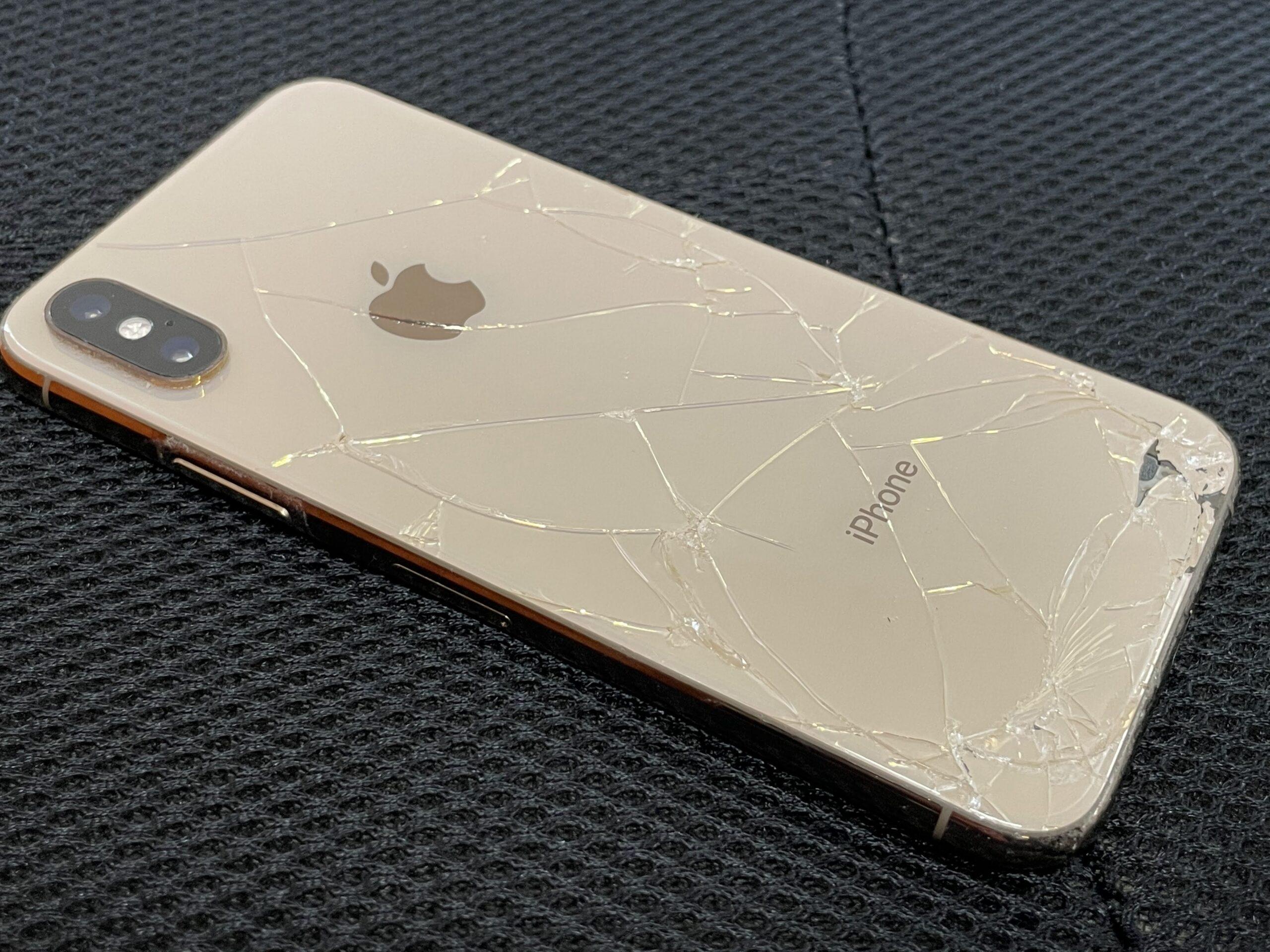 iPhone 8 64GB ゴールド 背面ひび割れ iPhone 8 64GB ゴールド 背面